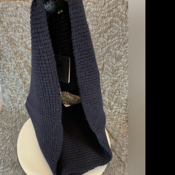 Canada Goose x Mackie Waffle Infinity Loop Scarf Men’s - Picture 12 of 12